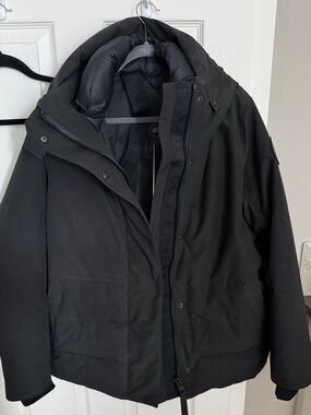 Canada Goose black label, women’s Black Quilted  Jacket with Hood brand new XL